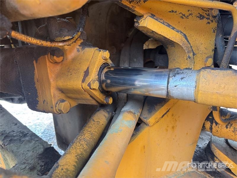 CAT 966B Gumikerekes homlokrakodók