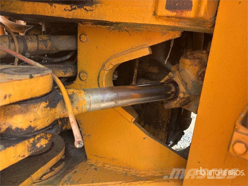CAT 966B Gumikerekes homlokrakodók