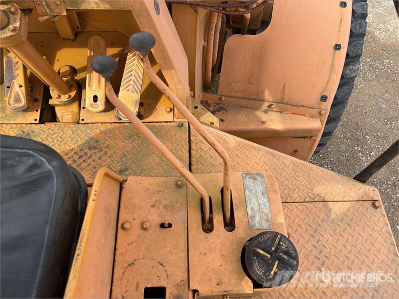 CAT 966B Gumikerekes homlokrakodók