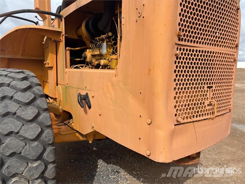 CAT 966B Gumikerekes homlokrakodók