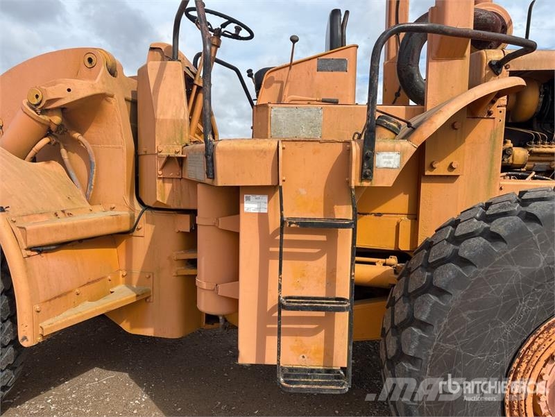 CAT 966B Gumikerekes homlokrakodók