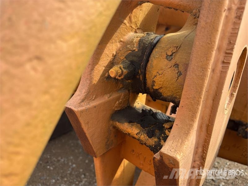 CAT 966B Gumikerekes homlokrakodók