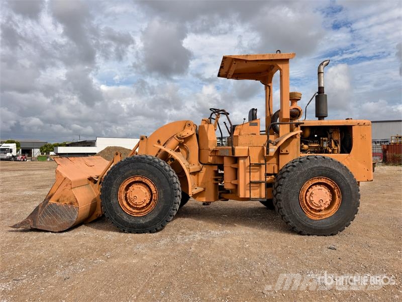 CAT 966B Gumikerekes homlokrakodók
