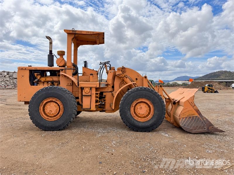 CAT 966B Gumikerekes homlokrakodók