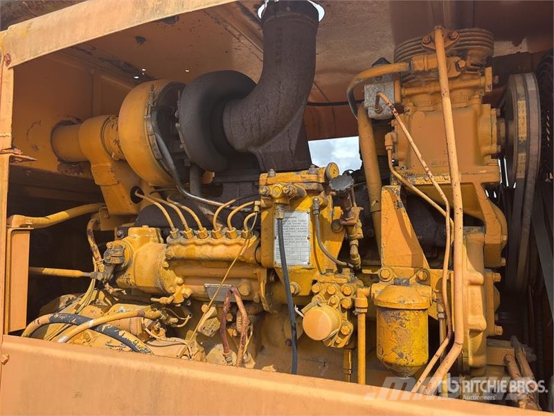 CAT 966B Gumikerekes homlokrakodók