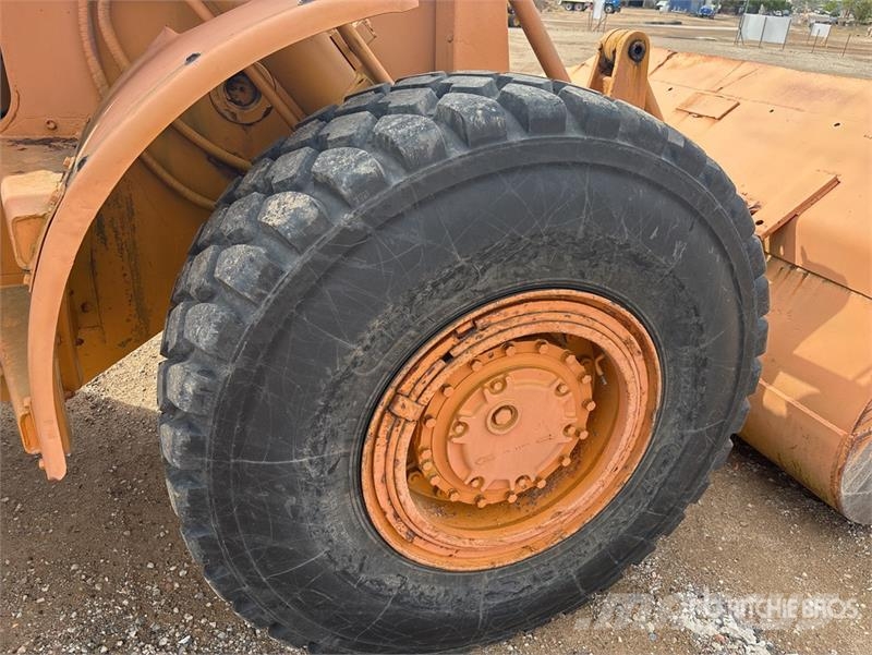 CAT 966B Gumikerekes homlokrakodók