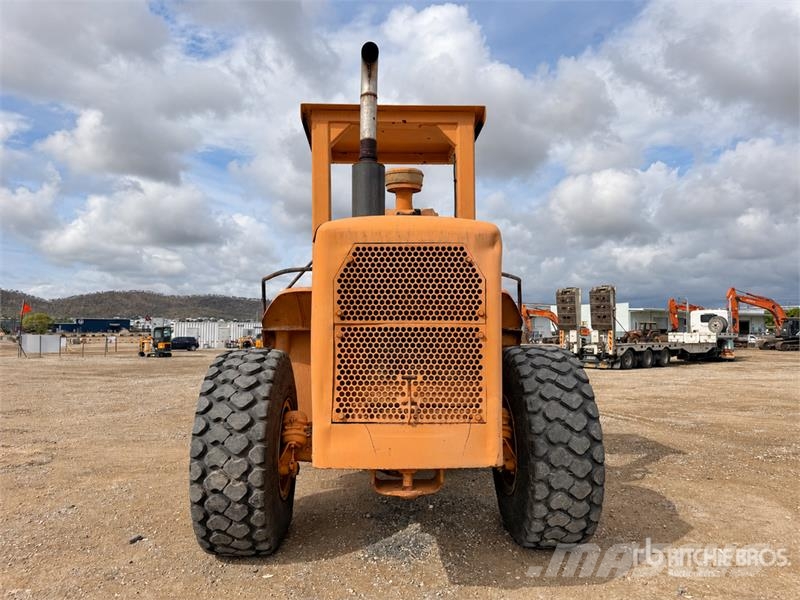 CAT 966B Gumikerekes homlokrakodók