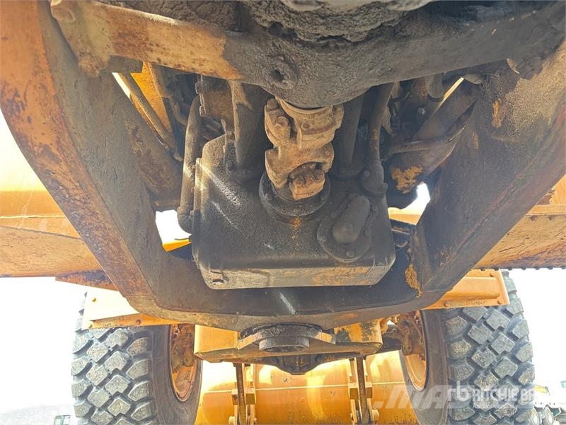 CAT 966B Gumikerekes homlokrakodók