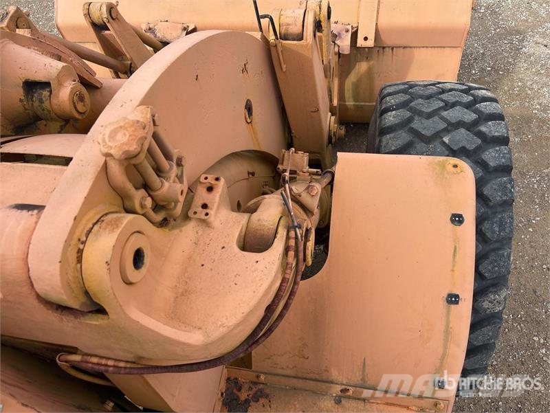 CAT 966B Gumikerekes homlokrakodók