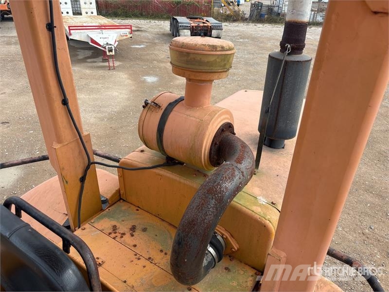 CAT 966B Gumikerekes homlokrakodók