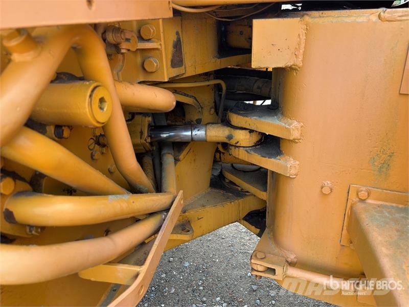 CAT 966B Gumikerekes homlokrakodók