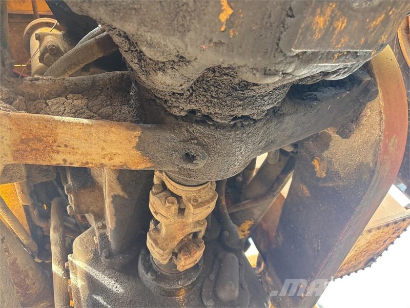 CAT 966B Gumikerekes homlokrakodók