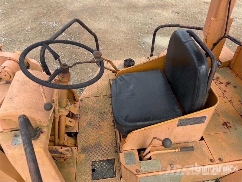 CAT 966B Gumikerekes homlokrakodók