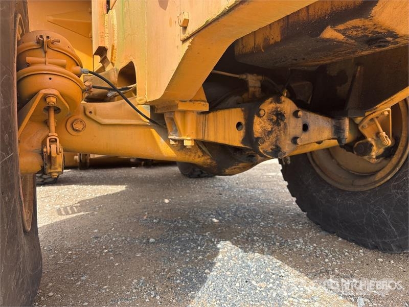 CAT 966B Gumikerekes homlokrakodók