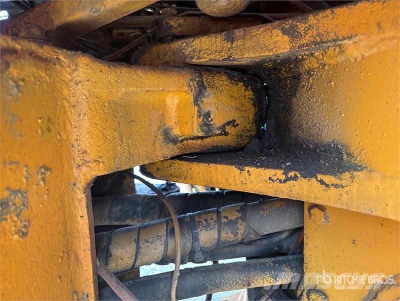CAT 966B Gumikerekes homlokrakodók