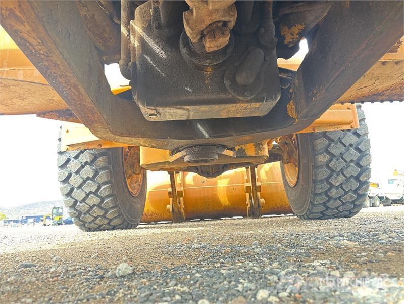 CAT 966B Gumikerekes homlokrakodók