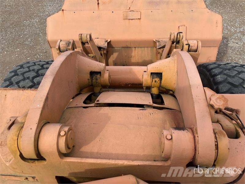 CAT 966B Gumikerekes homlokrakodók