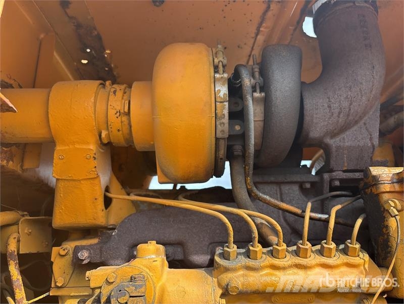 CAT 966B Gumikerekes homlokrakodók
