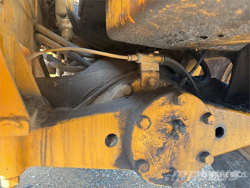 CAT 966B Gumikerekes homlokrakodók