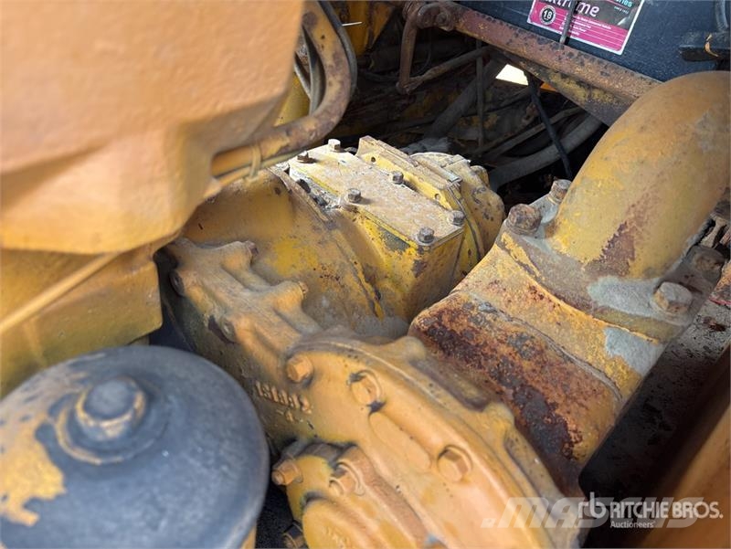 CAT 966B Gumikerekes homlokrakodók