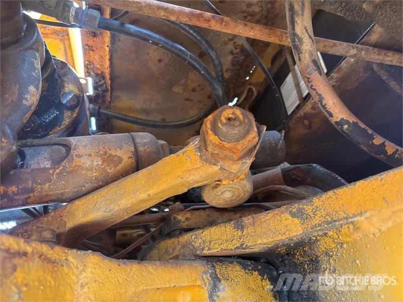CAT 966B Gumikerekes homlokrakodók