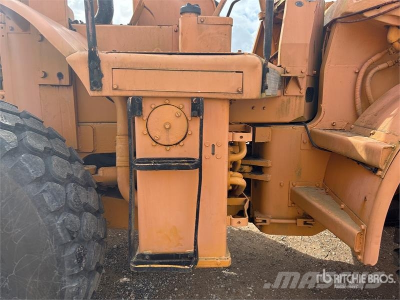 CAT 966B Gumikerekes homlokrakodók
