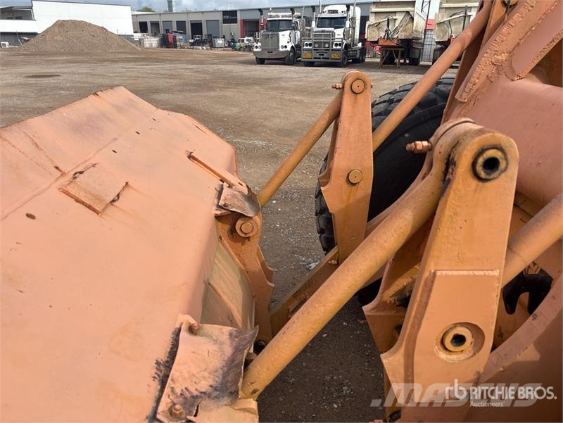 CAT 966B Gumikerekes homlokrakodók