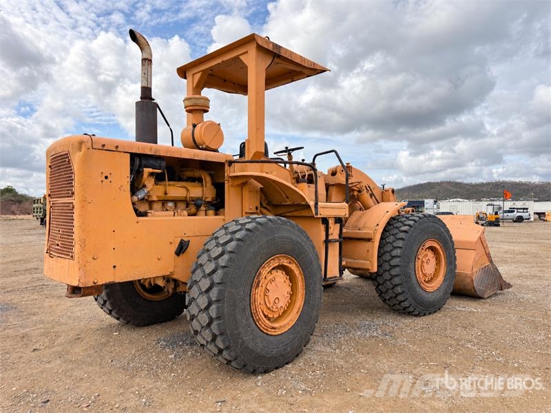 CAT 966B Gumikerekes homlokrakodók