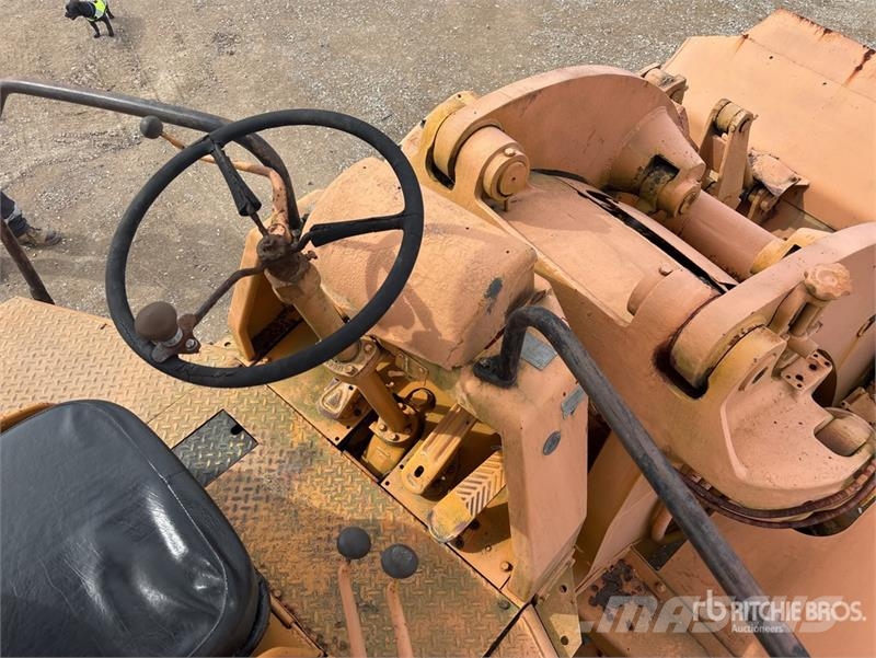 CAT 966B Gumikerekes homlokrakodók