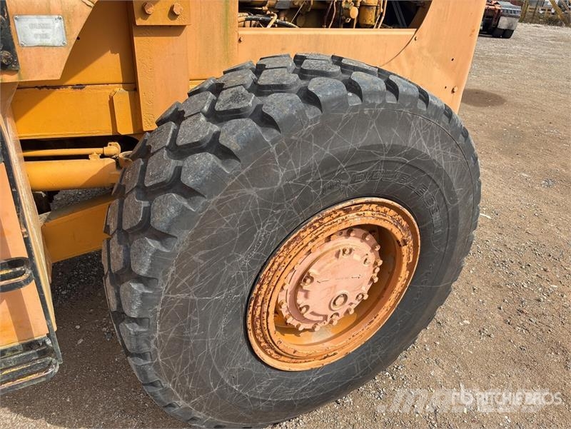 CAT 966B Gumikerekes homlokrakodók