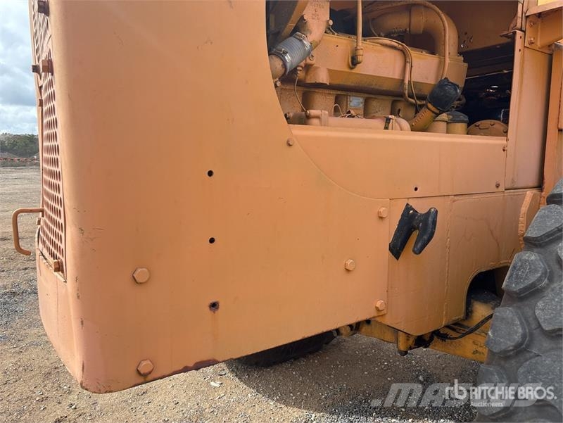 CAT 966B Gumikerekes homlokrakodók