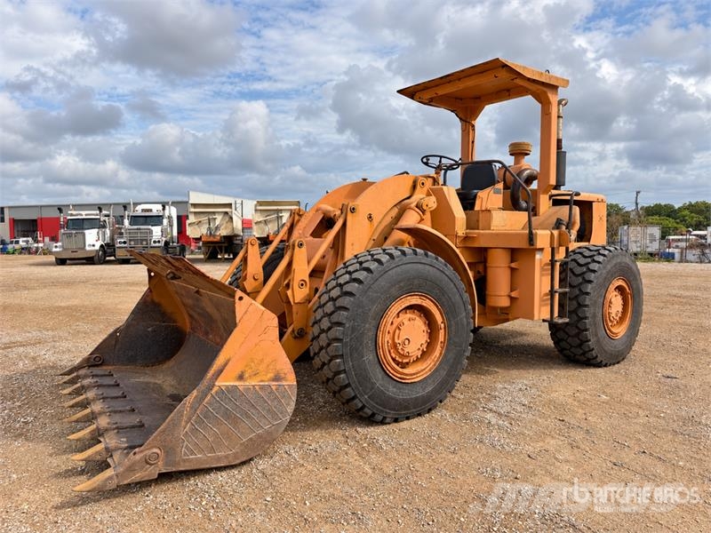 CAT 966B Gumikerekes homlokrakodók