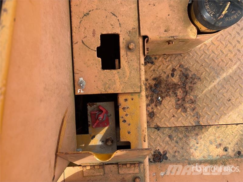 CAT 966B Gumikerekes homlokrakodók