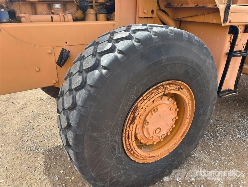 CAT 966B Gumikerekes homlokrakodók
