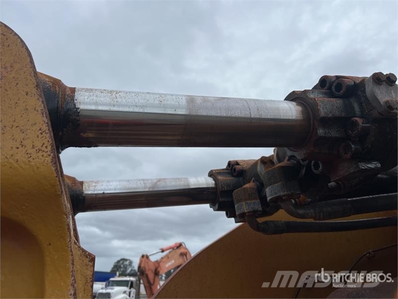 CAT 980M Iekrāvēji uz riteņiem