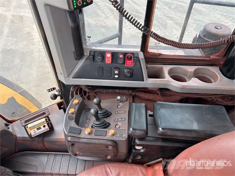 CAT 980M Iekrāvēji uz riteņiem