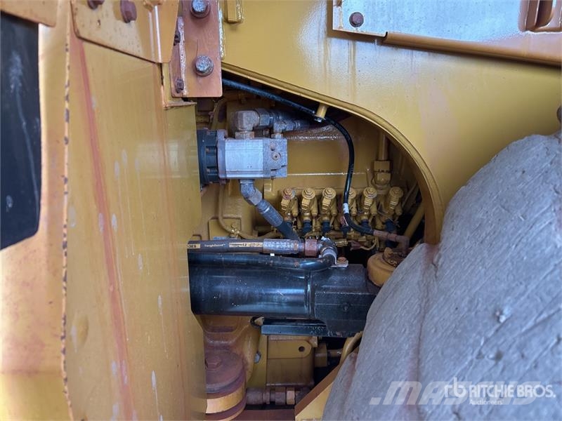 CAT 980M Iekrāvēji uz riteņiem