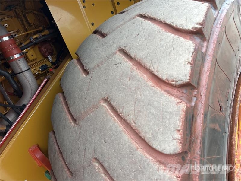 CAT 980M Iekrāvēji uz riteņiem