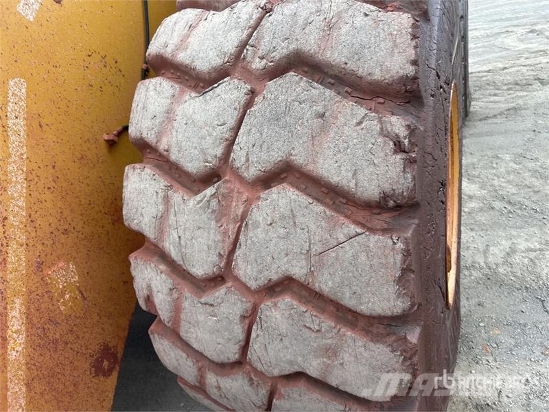 CAT 980M Iekrāvēji uz riteņiem