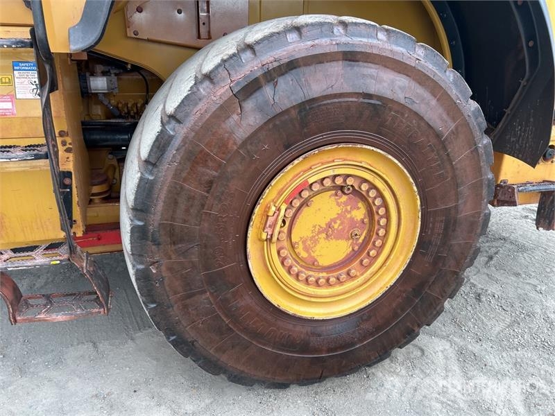 CAT 980M Iekrāvēji uz riteņiem