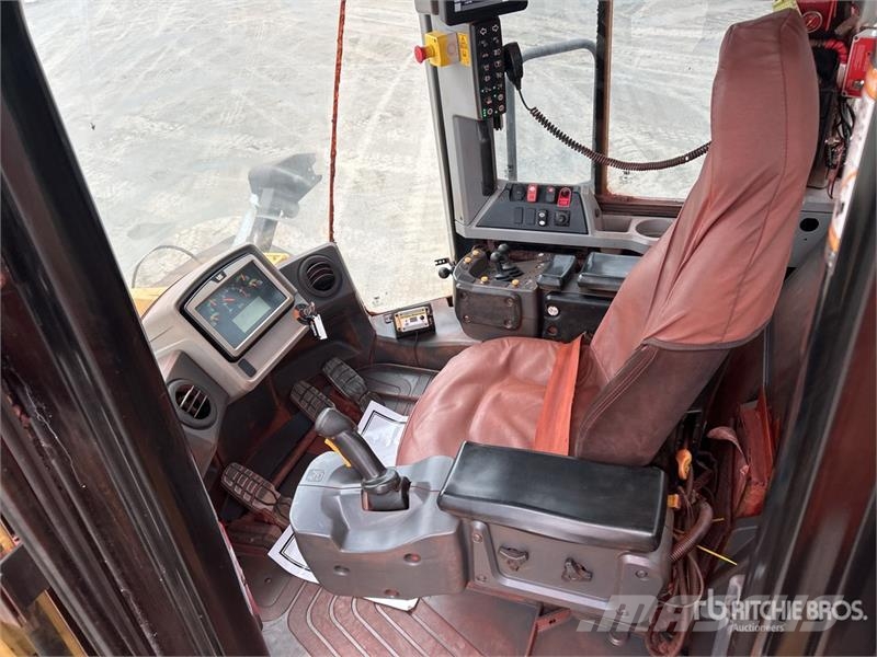 CAT 980M Iekrāvēji uz riteņiem