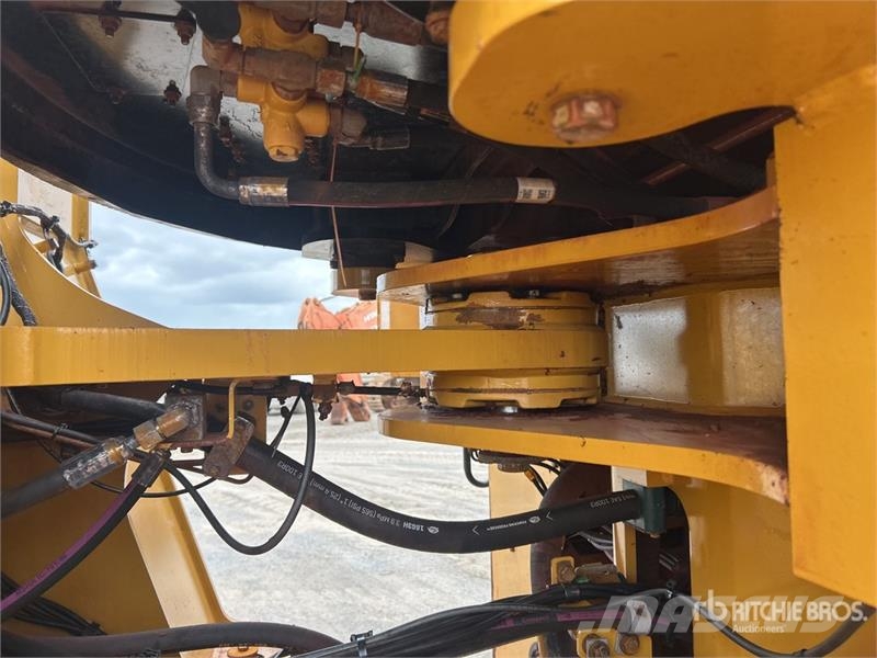 CAT 980M Iekrāvēji uz riteņiem
