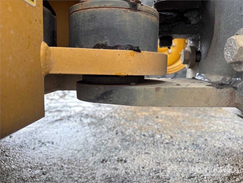 CAT CB2.7GC Double Drum Roller Tandemjyrät