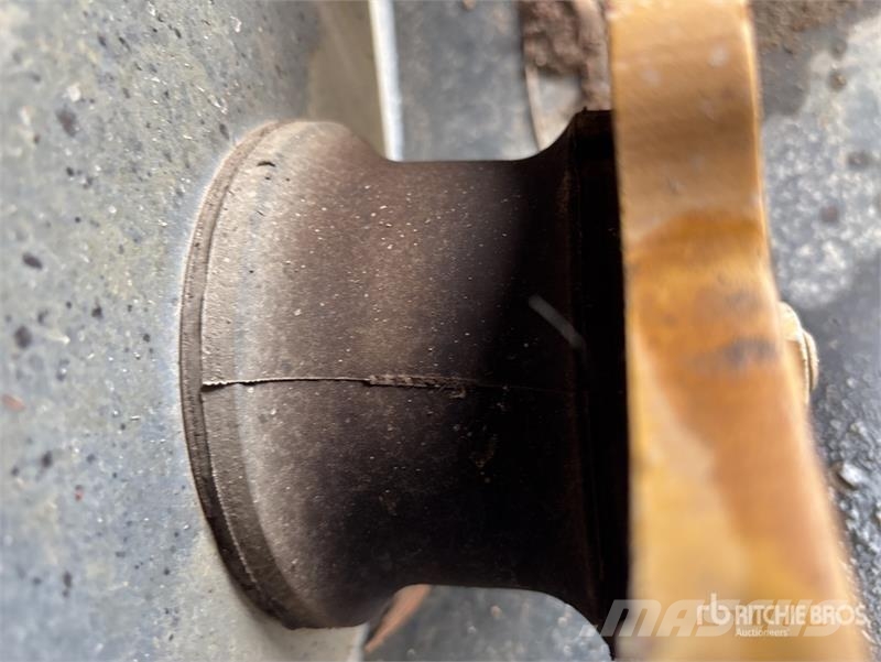 CAT CB2.7GC Double Drum Roller Tandemjyrät