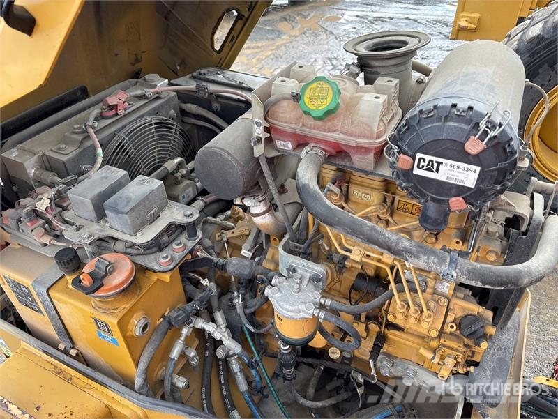 CAT CB2.7GC Double Drum Roller Tandemjyrät