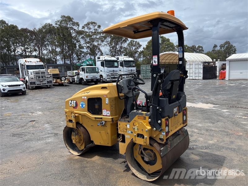 CAT CB2.7GC Double Drum Roller Tandemjyrät