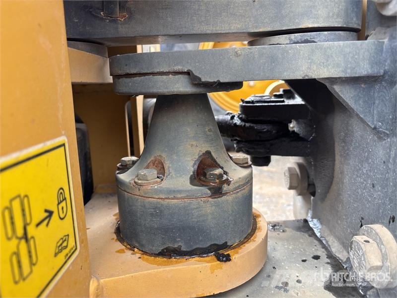 CAT CB2.7GC Double Drum Roller Tandemjyrät