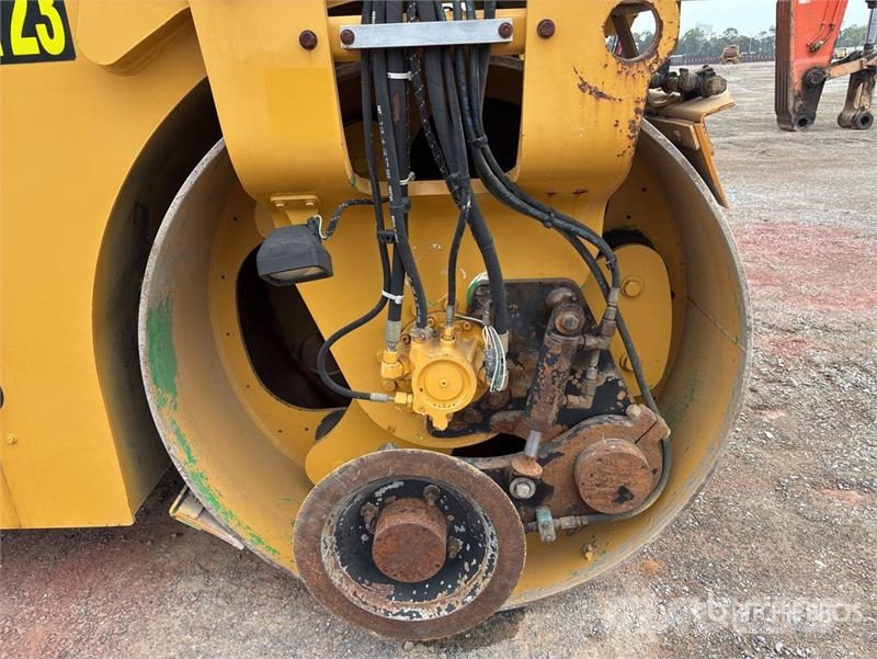 CAT CB44B Double Drum Roller Ikerdobos hengerek