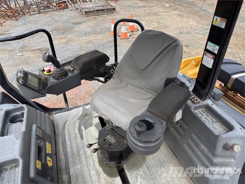 CAT CB44B Double Drum Roller Ikerdobos hengerek