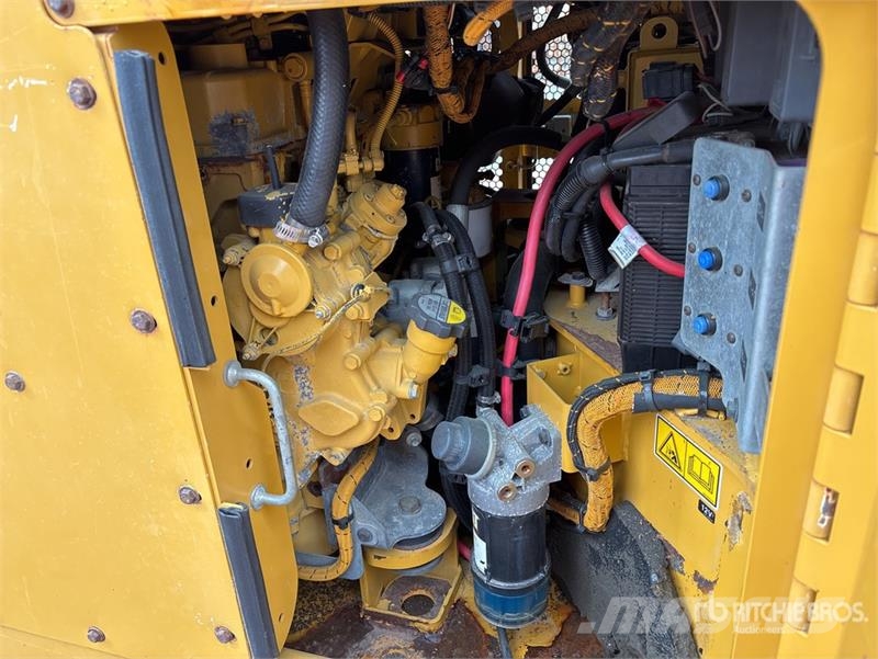 CAT CB44B Double Drum Roller Ikerdobos hengerek